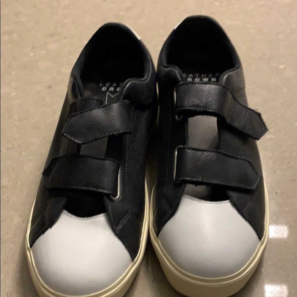 Leather crown Velcro sneakers